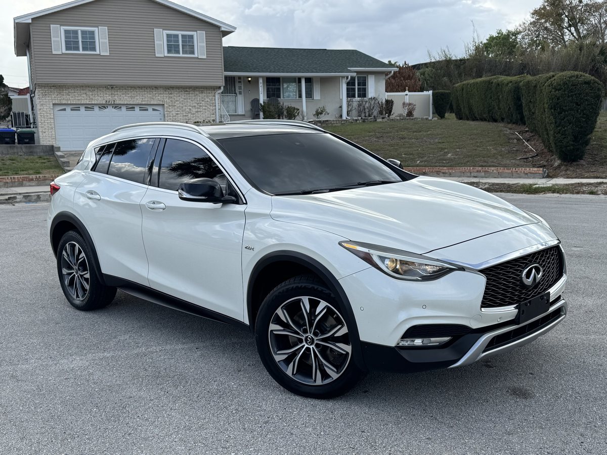Infiniti QX30